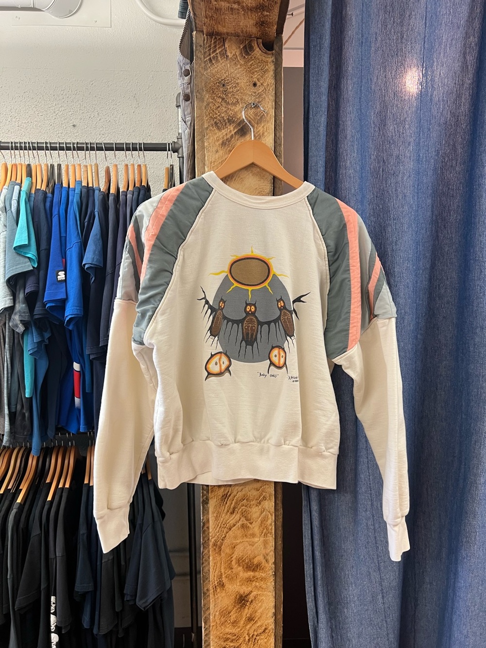 Vintage 1988 Baby Owls White/Grey/Pink Raglan Crewneck